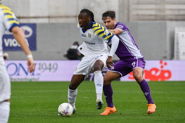 Nesta Elphege (Parma) thwarted by Luca Ranieri (Fiorentina) during ACF Fiorentina vs Parma Calcio, Italian soccer Serie A match in Florence, Italy, March 08 2026  Copyright: xFabioxFagiolini IPAxSportx xipa-agency.netx xx IPA_72576047 IPA_Agency_IPA72576047