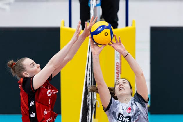 1. Volleyball Bundesliga Frauen: Schwarz-Weiss Erfurt vs. Dresdner SC; Erfurt; 08.03.2026 Emilie Respaut ( 5; Schwarz-Weiss Erfurt) gegen Jette Kuipers ( 8; Dresdner SC) 1. Volleyball Bundesliga Frauen: Schwarz-Weiss Erfurt vs. Dresdner SC; Riethsporthalle Erfurt; 08.03.2026 Copyright: xBEAUTIFULxSPORTS Duehringx