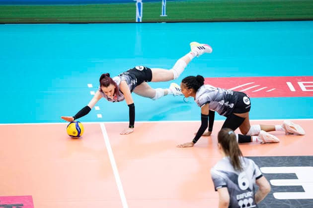 1. Volleyball Bundesliga Frauen: Schwarz-Weiss Erfurt vs. Dresdner SC; Erfurt; 08.03.2026 Isabel KovaÄiÄ‡ ( 11; Schwarz-Weiss Erfurt) und Alianza Darley ( 14; Schwarz-Weiss Erfurt) (rechts) 1. Volleyball Bundesliga Frauen: Schwarz-Weiss Erfurt vs. Dresdner SC; Riethsporthalle Erfurt; 08.03.2026 Copyright: xBEAUTIFULxSPORTS Duehringx