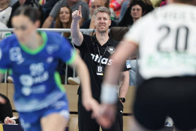 Deutschland - Slowenien, Handball-EM-Qualifikation der Frauen Bundestrainer Markus Gaugisch (Deutschland). Handball-EM-Qualifikationsspiel der Frauen zwischen Deutschland und Slowenien am 8. März im SNP dome Heidelberg., Heidelberg Baden-Württemberg Deutschland SNP dome