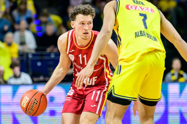 GER, Berlin, basketball, Alba Berlin vs Fitness First Wuerzburg Baskets, at the Max-Schmeling-Halle , BBL, pictured from left: Brae Ivey (Wuerzburg 11), Jack Kayil (Alba 07), Action, duels, fighting for the ball, March 8, 2026 Copyright: HMBxMedia UwexKoch