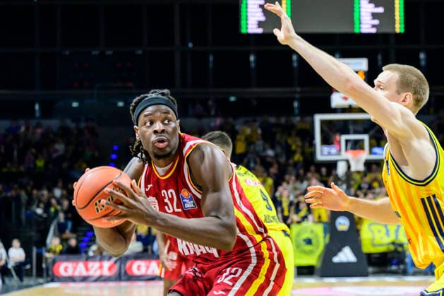GER, Berlin, basketball, Alba Berlin vs Fitness First Wuerzburg Baskets, at the Max-Schmeling-Halle , BBL, pictured from left: Charles Thompson (Wuerzburg 32), Martynas Echodas (Alba 14), Action, duels, fighting for the ball, March 8, 2026 Copyright: HMBxMedia UwexKoch