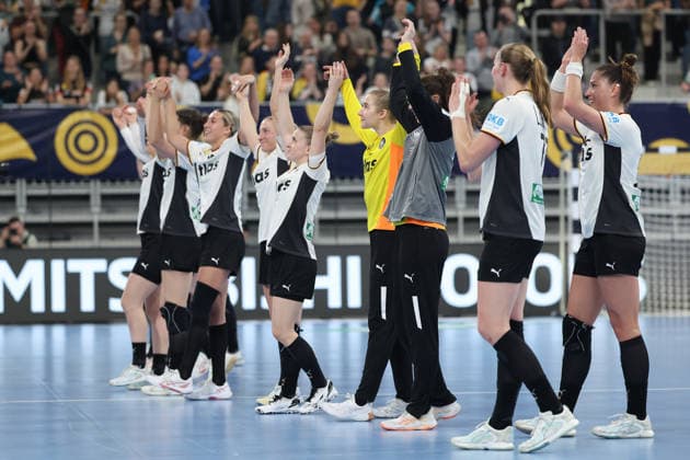 Deutschland - Slowenien, Handball-EM-Qualifikation der Frauen Jubel des deutschen Teams. Handball-EM-Qualifikationsspiel der Frauen zwischen Deutschland und Slowenien am 8. März im SNP dome Heidelberg., Heidelberg Baden-Württemberg Deutschland SNP dome