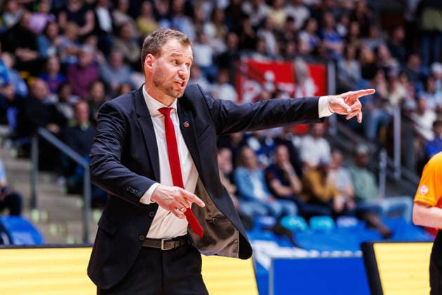 easycredit BBL, Frankfurt Skyliners - BMA365 Bamberg Baskets, 08.03.2026 Headcoach Anton Gavel (BMA365 Bamberg Baskets) an der Seitenlinie wild gestikulierend Spiel der easycredit BBL Frankfurt Skyliners - BMA365 Bamberg Baskets; am 23. Spieltag der Saison 25 26 in der Süwag Energie ARENA am 08.03.2026 Copyright: xBEAUTIFULxSPORTS Hahnex