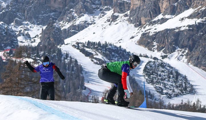 (260308) -- CORTINA D AMPEZZO, March 8, 2026 -- Ji Lijia (R) and Zhu Yonggang of China compete during the para snowboard men s cross UL event at the Milan-Cortina 2026 Paralympic Winter games, Winterspiele,Spiele, Summer games in Cortina D ampezzo, Italy, March 8, 2026. ) (SP)ITALY-CORTINA D AMPEZZO-PARALYMPIC WINTER GAMES-PARA SNOWBOARD-MEN S CROSS-UL WangxKaiyan 