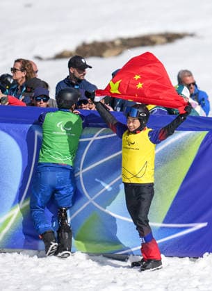 (260308) -- CORTINA D AMPEZZO, March 8, 2026 -- Wu Zhongwei (R) of China celebrates after winning the para snowboard men s cross LL1 event at the Milan-Cortina 2026 Paralympic Winter games, Winterspiele,Spiele, Summer games in Cortina D ampezzo, Italy, March 8, 2026. ) (SP)ITALY-CORTINA D AMPEZZO-PARALYMPIC WINTER GAMES-PARA SNOWBOARD-MEN S CROSS-LL1 WangxKaiyan 