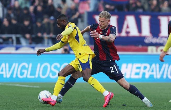 Bologna™s Jens Odgaard fight for the ball with Jean Akpa Akpro Verona™s during the Serie A soccer match between Bologna and Verona at the Renato Dall™Ara Stadium in Bologna - Sunday, March 8, 2026. - Soccer .  Copyright: xGiannixSantandrea LaPressex