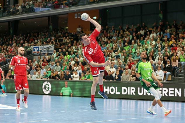 08.03.2026, xovx, Handball Daikin Handball Bundesliga, HSG Wetzlar - MT Melsungen v.l. Adrian Sipos (MT Melsungen), Isaias Guardiola Villaplana (MT Melsungen)m Philipp Ahouansou (HSG Wetzlar) Wetzlar Buderus-Arena Hessen Deutschland (DE)