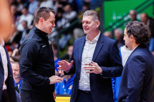 easycredit BBL, Frankfurt Skyliners - BMA365 Bamberg Baskets, 08.03.2026 Trainer Klaus Perwas (Frankfurt Skyliners) vor dem Spiel Spiel der easycredit BBL Frankfurt Skyliners - BMA365 Bamberg Baskets; am 23. Spieltag der Saison 25 26 in der Süwag Energie ARENA am 08.03.2026 Copyright: xBEAUTIFULxSPORTS Hahnex