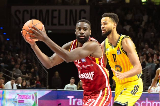 08.03.2026, xlakx, Basketball easyCredit BBL Bundesliga, Alba Berlin - Fitness First Würzburg Baskets v.l. Eddy Edigin (Würzburg Baskets), Norris Agbakoko (Alba Berlin) Zweikampf, Duell, Kampf, tackle Berlin