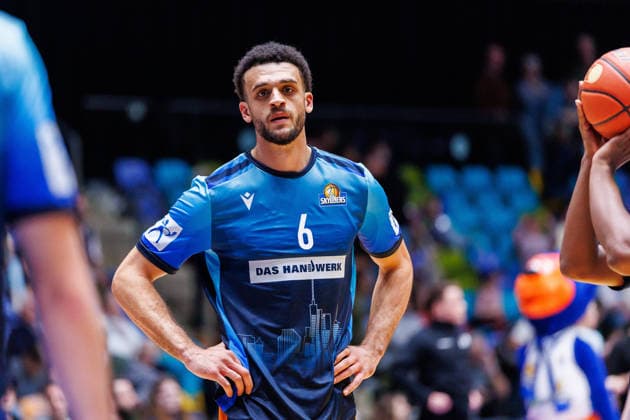 easycredit BBL, Frankfurt Skyliners - BMA365 Bamberg Baskets, 08.03.2026 Moses Pöling (Frankfurt Skyliners, 6) beim Warmup Spiel der easycredit BBL Frankfurt Skyliners - BMA365 Bamberg Baskets; am 23. Spieltag der Saison 25 26 in der Süwag Energie ARENA am 08.03.2026 Copyright: xBEAUTIFULxSPORTS Hahnex