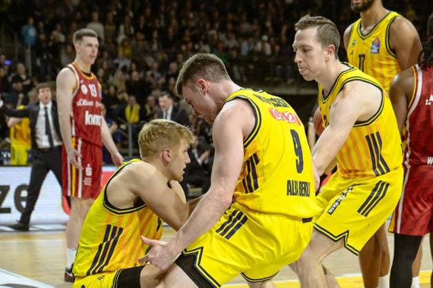 08.03.2026, xlakx, Basketball easyCredit BBL Bundesliga, Alba Berlin - Fitness First Würzburg Baskets v.l. Sam Griesel (Alba Berlin), Jonas Mattisseck (Alba Berlin), Moses Wood (Alba Berlin) Jubel Berlin