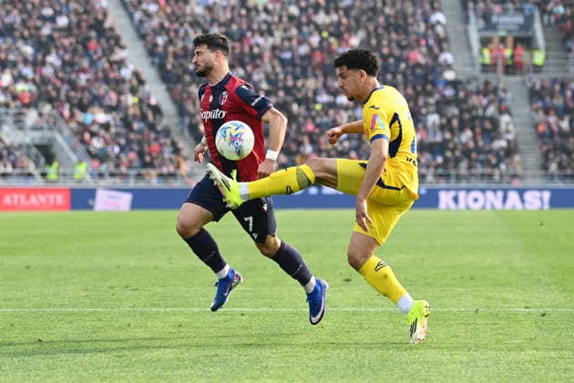CALCIO - Serie A - Bologna FC vs Hellas Verona FC Riccardo Orsolini (Bologna Fc) in action hindere by Harroui Abdou (Hella Verona) during Bologna FC vs Hellas Verona FC, Italian soccer Serie A match in Bologna, Italy, March 08 2026 Bologna Italy  Copyright: xIPAxSport ABACAx