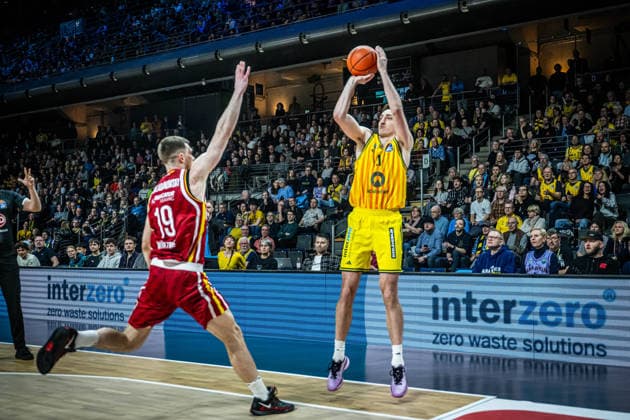 Basketball Berlin 08.03.2026 Saison 2025 2026 EasyCredit BBL 1. Bundesliga Männer, Herren Alba Berlin - Fitness First Würzburg Baskets Moses Wood (Alba Berlin, No.11) Christian Skladanowski (Würzburg, No.19)