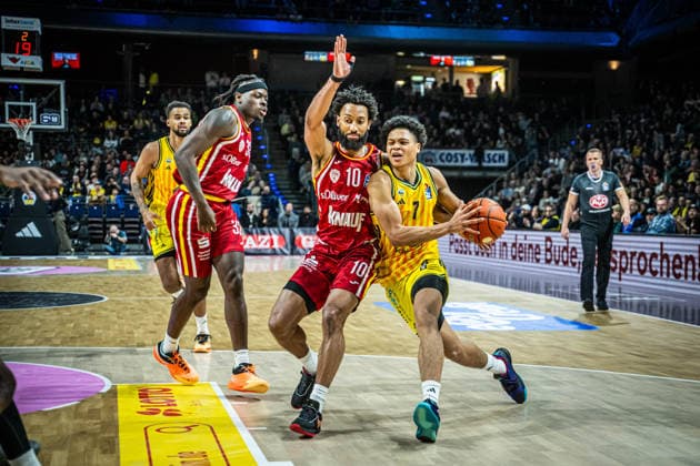 Basketball Berlin 08.03.2026 Saison 2025 2026 EasyCredit BBL 1. Bundesliga Männer, Herren Alba Berlin - Fitness First Würzburg Baskets Jack Kayil (Alba Berlin, No.07) Davion Mintz (Würzburg, No.10)
