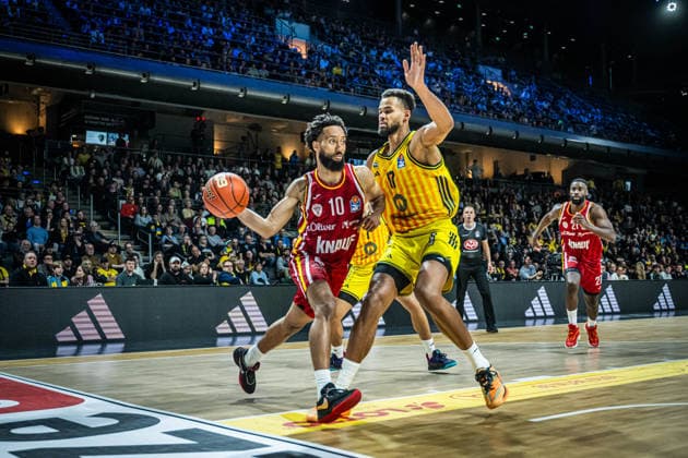 Basketball Berlin 08.03.2026 Saison 2025 2026 EasyCredit BBL 1. Bundesliga Männer, Herren Alba Berlin - Fitness First Würzburg Baskets Davion Mintz (Würzburg, No.10) Norris Agbakoko (Alba Berlin, No.17)