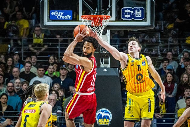 Basketball Berlin 08.03.2026 Saison 2025 2026 EasyCredit BBL 1. Bundesliga Männer, Herren Alba Berlin - Fitness First Würzburg Baskets Davion Mintz (Würzburg, No.10) Moses Wood (Alba Berlin, No.11)