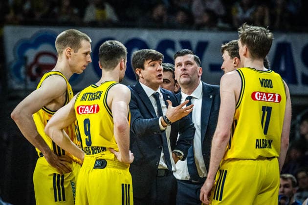 Basketball Berlin 08.03.2026 Saison 2025 2026 EasyCredit BBL 1. Bundesliga Männer, Herren Alba Berlin - Fitness First Würzburg Baskets Pedro Calles (Alba Berlin, Trainer)