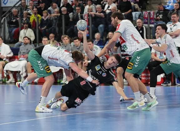 08.03.2026 - Handball - 1. Bundesliga DAIKIN HBL - Saison 2025 2026 - 24. Spieltag: HC Erlangen Metropolregion Nürnberg HCE - GWD Minden - DaMa - xdaxmax - Sander Andreassen Overjordet ( 8, HC Erlangen HCE ) im Angriff