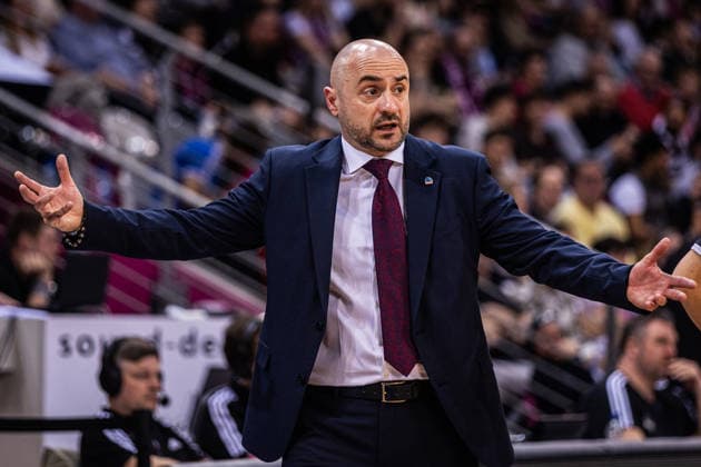 easyCredit Basketball Bundesliga, Telekom Baskets Bonn vs. Syntainics MBC, 08.03.2026 Milenko Bogicevic (Syntainics MBC Headcoach) ist unzufrieden - easyCredit Basketball Bundesliga, Telekom Baskets Bonn vs. Syntainics MBC, 08.03.2026, Telekom Dome Bonn Copyright: xBEAUTIFULxSPORTS Derixx