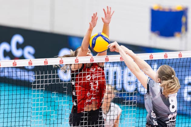 1. Volleyball Bundesliga Frauen: Schwarz-Weiss Erfurt vs. Dresdner SC; Erfurt; 08.03.2026 Amanda Siksna ( 11; Dresdner SC) gegen Rosalie Tetzel ( 8; Schwarz-Weiss Erfurt) 1. Volleyball Bundesliga Frauen: Schwarz-Weiss Erfurt vs. Dresdner SC; Riethsporthalle Erfurt; 08.03.2026 Copyright: xBEAUTIFULxSPORTS Duehringx