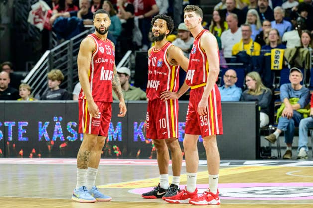GER, Berlin, basketball, Alba Berlin vs Fitness First Wuerzburg Baskets, at the Max-Schmeling-Halle , BBL, pictured from left: David Muenkat (Wuerzburg 55), Davion Mintz (Wuerzburg 10), Alen Pjanic (Wuerzburg 35), March 8, 2026 Copyright: HMBxMedia UwexKoch