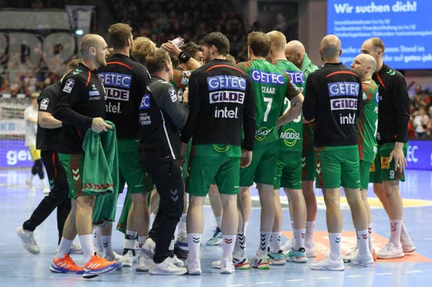 08.03.2026, xgox, Handball - Daikin HBL SC Magdeburg - TSV Hannover-Burgdorf emspor, v.l. Magdeburg während der Auszeit Magdeburg