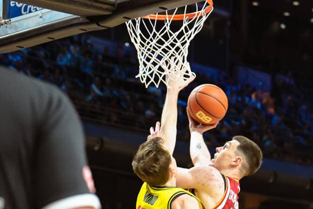 08.03.2026, xlakx, Basketball easyCredit BBL Bundesliga, Alba Berlin - Fitness First Würzburg Baskets v.l. Christian Skladanowski (Würzburg Baskets) setzt zum Korbwurf an Berlin