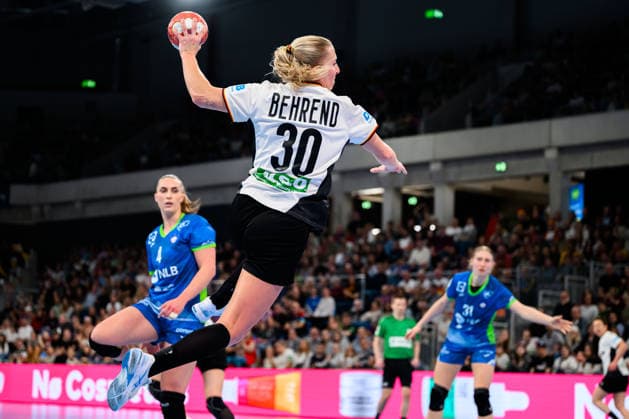 Handball, Frauen: EM-Qualifikation, Deutschland - Slowenien, 2. Runde, Gruppe 3, Jenny Behrend (Deutschland) Heidelberg SNP Dome Baden-Württemberg Deutschland