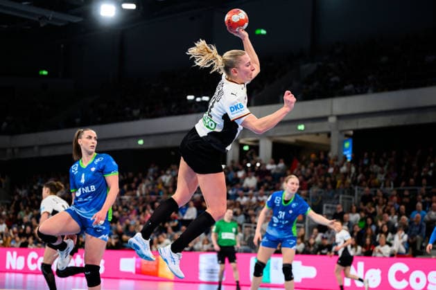 Handball, Frauen: EM-Qualifikation, Deutschland - Slowenien, 2. Runde, Gruppe 3, Jenny Behrend (Deutschland) Heidelberg SNP Dome Baden-Württemberg Deutschland