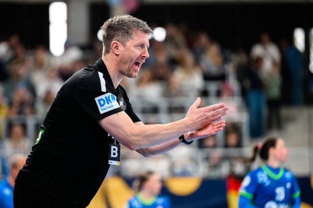 Handball, Frauen: EM-Qualifikation, Deutschland - Slowenien, 2. Runde, Gruppe 3, Trainer Markus Gaugisch (Deutschland) Gestik Geste gestikuliert Heidelberg SNP Dome Baden-Württemberg Deutschland