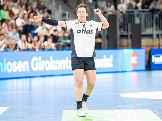 Alina Grijseels (Deutschland, 04) zeigt den Spielzug an, Deutschland vs. Slowenien, Handball, EM-Qualifikation, Frauen, Spielzeit 2025 2026, 08.03.2026, Deutschland vs. Slowenien, Handball, EM-Qualifikation, Frauen, Spielzeit 2025 2026, 08.03.2026 Heidelberg Copyright: xEibner-Pressefoto MichaelxSchmidx EP_MST