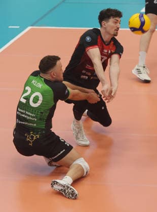 Ludwigsburg , 1. Bundesliga Volleyball Barock Volleys MTV Ludwigsburg vs. SWD powervolleys Düren , von links: Jeffrey Klok Tim Köpfli ( Ludwigsburg )