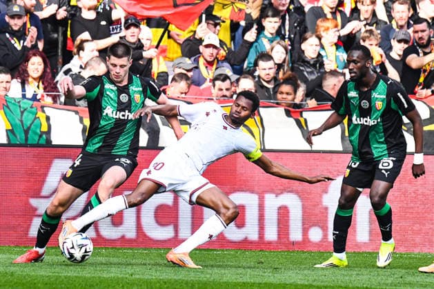 FOOTBALL : RC Lens vs FC Metz - Ligue 1 - JournÃ e 25 - 08 03 2026 Nidal Celik (RC Lens) Habib Diallo (FC Metz) LensFrance  Copyright: xBaptistexAutissierx