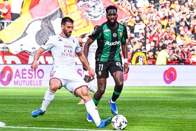FOOTBALL : RC Lens vs FC Metz - Ligue 1 - JournÃ e 25 - 08 03 2026 Giorgi Kviltaia (FC Metz) Odsonne Edouard (RC Lens) LensFrance  Copyright: xBaptistexAutissierx