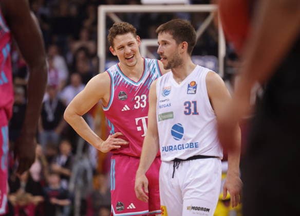 Patrick Heckmann Telekom Baskets Bonn vs. Spencer Reaves SYNTAINICS MBC 23. Speiltag - Saison 2025 26