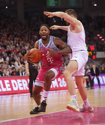 Jeff Garrett Telekom Baskets Bonn vs. SYNTAINICS MBC 23. Speiltag - Saison 2025 26
