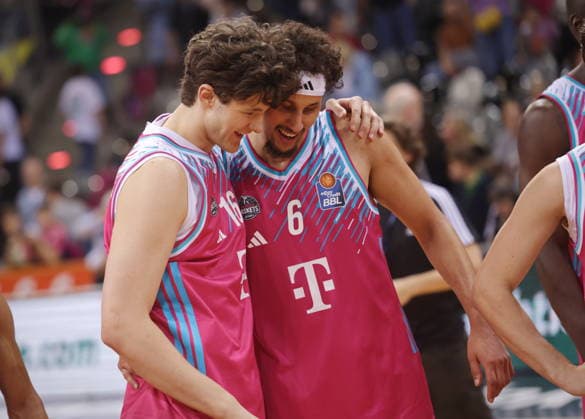 Benjamin Sadikovic, Michael Kessens Telekom Baskets Bonn nach Sieg vs. SYNTAINICS MBC 23. Speiltag - Saison 2025 26