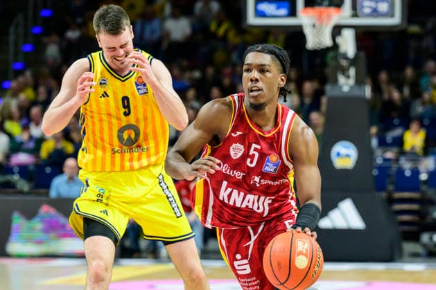 GER, Berlin, basketball, Alba Berlin vs Fitness First Wuerzburg Baskets, at the Max-Schmeling-Halle , BBL, pictured from left: Jonas Mattisseck (Alba 09), Marcus Carr (Wuerzburg 05), Action, duels, fighting for the ball, March 8, 2026 Copyright: HMBxMedia UwexKoch