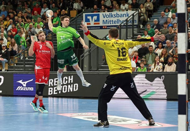 08.03.2026, xovx, Handball Daikin Handball Bundesliga, HSG Wetzlar - MT Melsungen v.l. David Mandic (MT Melsungen), Justin Müller (HSG Wetzlar), Nebojsa Simic (MT Melsungen) Wetzlar Buderus-Arena Hessen Deutschland (DE)