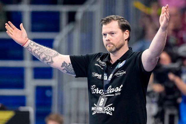 Arnor Thor Gunnarsson (Trainer, Cheftrainer, BHC), gibt Anweisungen, gestikuliert, mit den Armen gestikulieren, Einzelbild, Einzelfoto, Aktion, Action, 08.03.2026, Mannheim (Deutschland), Handball, Bundesliga, Rhein-Neckar Löwen - Bergischer HC
