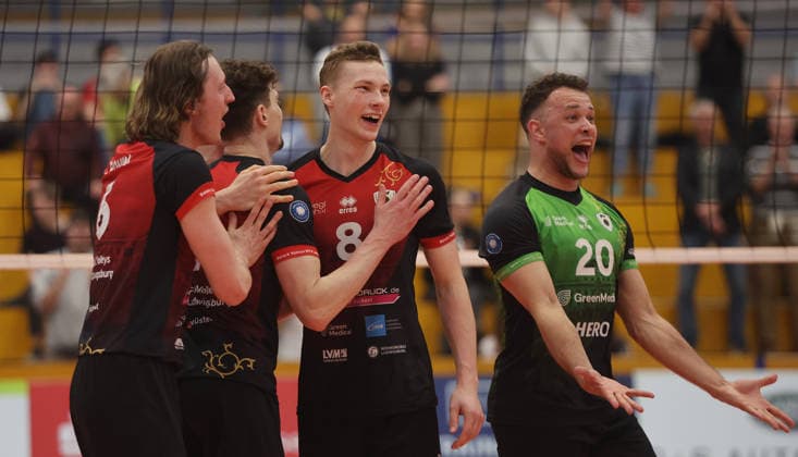 Ludwigsburg , 1. Bundesliga Volleyball Barock Volleys MTV Ludwigsburg vs. SWD powervolleys Düren , Jubel Ludwigsburg , von links: Ben-Simon Bonin Tim Köpfli Toni Saarinen Jeffrey Klok