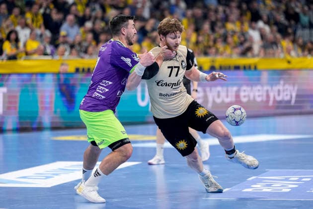 v.li.: Jannik Kohlbacher (RNL, 80), Johannes Wasielewski (BHC, 77), Zweikampf, Spielszene, Duell, duel, tackle, tackling, Dynamik, Action, Aktion, 08.03.2026, Mannheim (Deutschland), Handball, Bundesliga, Rhein-Neckar Löwen - Bergischer HC