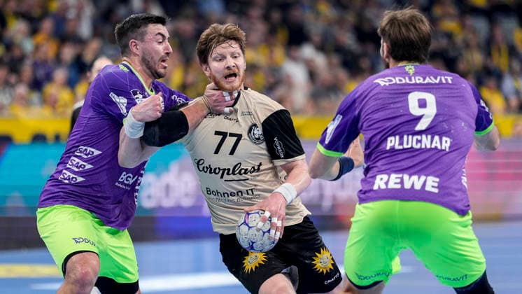 v.li.: Jannik Kohlbacher (RNL, 80), Johannes Wasielewski (BHC, 77), Steven Plucnar Jacobsen (RNL, 9), Zweikampf, Spielszene, Duell, duel, tackle, tackling, Dynamik, Action, Aktion, 08.03.2026, Mannheim (Deutschland), Handball, Bundesliga, Rhein-Neckar Löwen - Bergischer HC