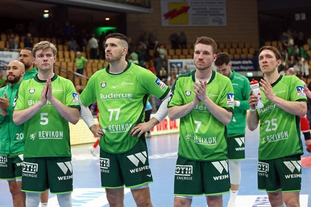 08.03.2026, xovx, Handball Daikin Handball Bundesliga, HSG Wetzlar - MT Melsungen Enttäuscht schauende Wetzlarer Spieler nach der 32:38 Niederlage im Hessenderby gegen die MT Melsungen, v.l. Cyrill Akakpo (HSG Wetzlar), Tristan Kirschner (HSG Wetzlar), Stefan Cavor (HSG Wetzlar), Dominik Mappes (HSG Wetzlar), Justin Müller (HSG Wetzlar) Wetzlar Buderus-Arena Hessen Deutschland (DE)
