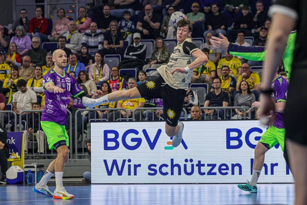 08.03.2026, xhettx, Handball Daikin HBL, Rhein Neckar Loewen - Bergischer HC v.l. Sören Steinhaus (Bergischer HC, 53) mit einem Sprungwurf (DFL DFB REGULATIONS PROHIBIT ANY USE OF PHOTOGRAPHS as IMAGE SEQUENCES and or QUASI-VIDEO)