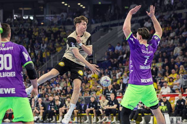 08.03.2026, xhettx, Handball Daikin HBL, Rhein Neckar Loewen - Bergischer HC v.l. Sören Steinhaus (Bergischer HC, 53) mit einem schönen Pass (DFL DFB REGULATIONS PROHIBIT ANY USE OF PHOTOGRAPHS as IMAGE SEQUENCES and or QUASI-VIDEO)