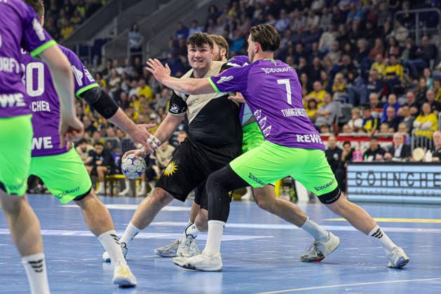 08.03.2026, xhettx, Handball Daikin HBL, Rhein Neckar Loewen - Bergischer HC v.l. Aron Seesing (Bergischer HC, 49) setzt sich gegen Robert Timmermeister (Rhein-Neckar Löwen, 7) durch (DFL DFB REGULATIONS PROHIBIT ANY USE OF PHOTOGRAPHS as IMAGE SEQUENCES and or QUASI-VIDEO)