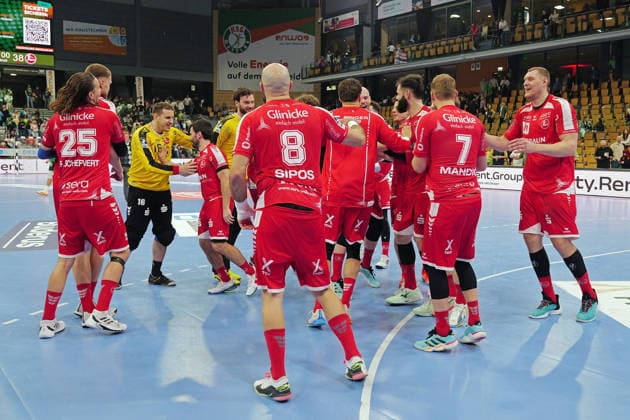 08.03.2026, xovx, Handball Daikin Handball Bundesliga, HSG Wetzlar - MT Melsungen Die Spieler der MT Melsungen bejubeln mit den Fans den 38:32 Sieg im Hessenderby bei der HSG Wetzlar Wetzlar Buderus-Arena Hessen Deutschland (DE)
