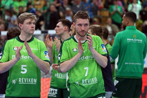 08.03.2026, xovx, Handball Daikin Handball Bundesliga, HSG Wetzlar - MT Melsungen v.l. Tristan Kirschner (HSG Wetzlar), Dominik Mappes (HSG Wetzlar) enttäuscht, enttäuscht schauend nach der Niederlage gegen die MT Melsungen Wetzlar Buderus-Arena Hessen Deutschland (DE)